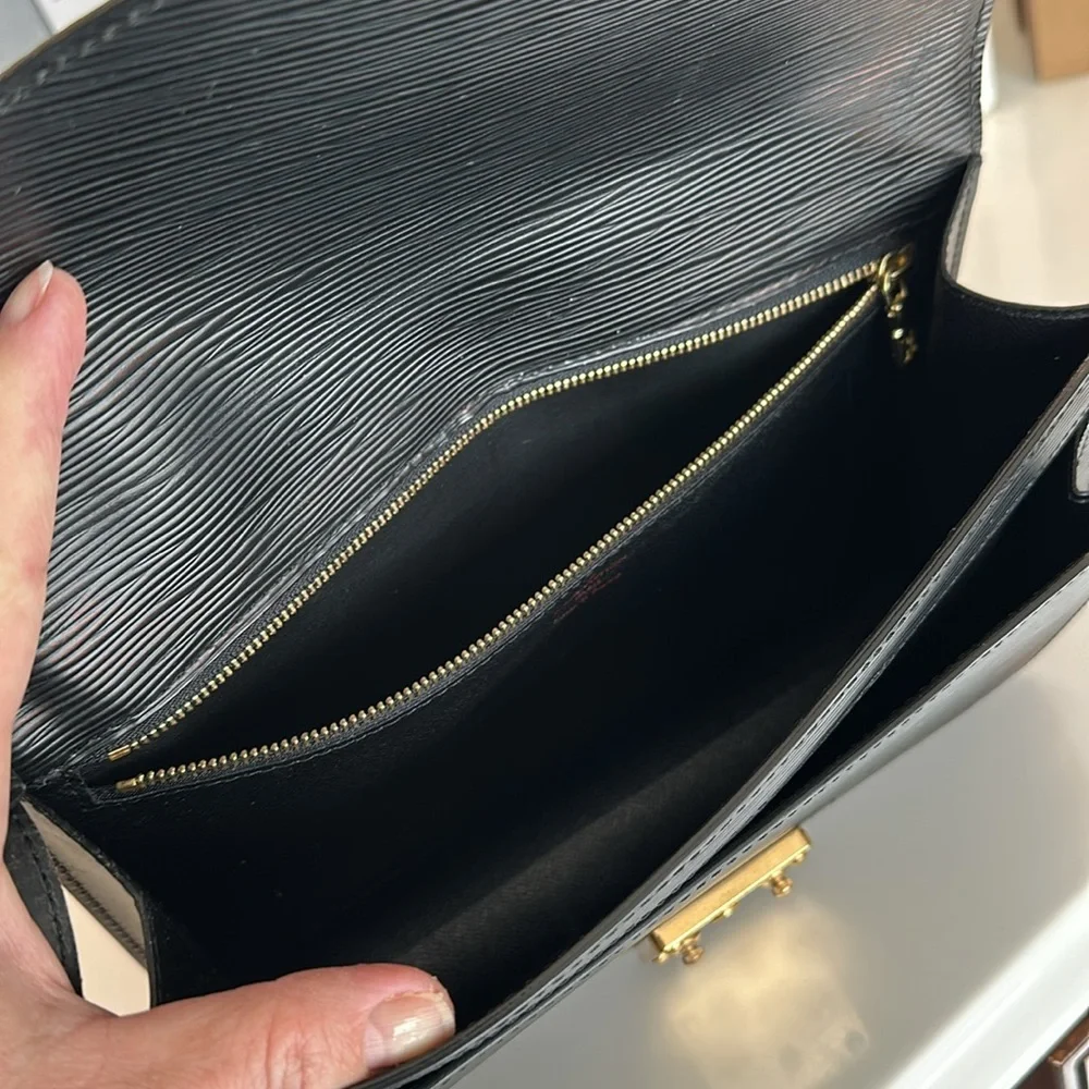 Louis Vuitton Epi clutch- Chain or Duster bag No Included!!! - Picture 8 of 17